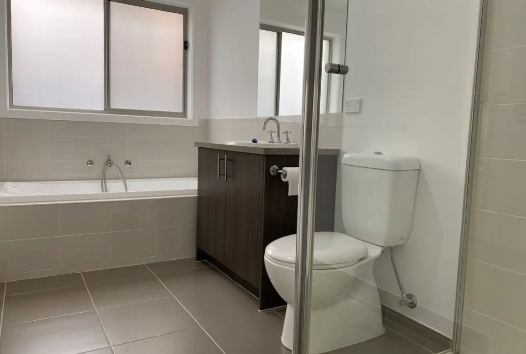 SIL house in Epping showing the bathroom